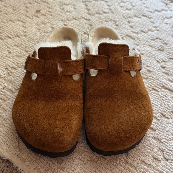 Birkenstock Tan Suede Boston Clogs with Cream Shearling Lining - Picture 1 of 6